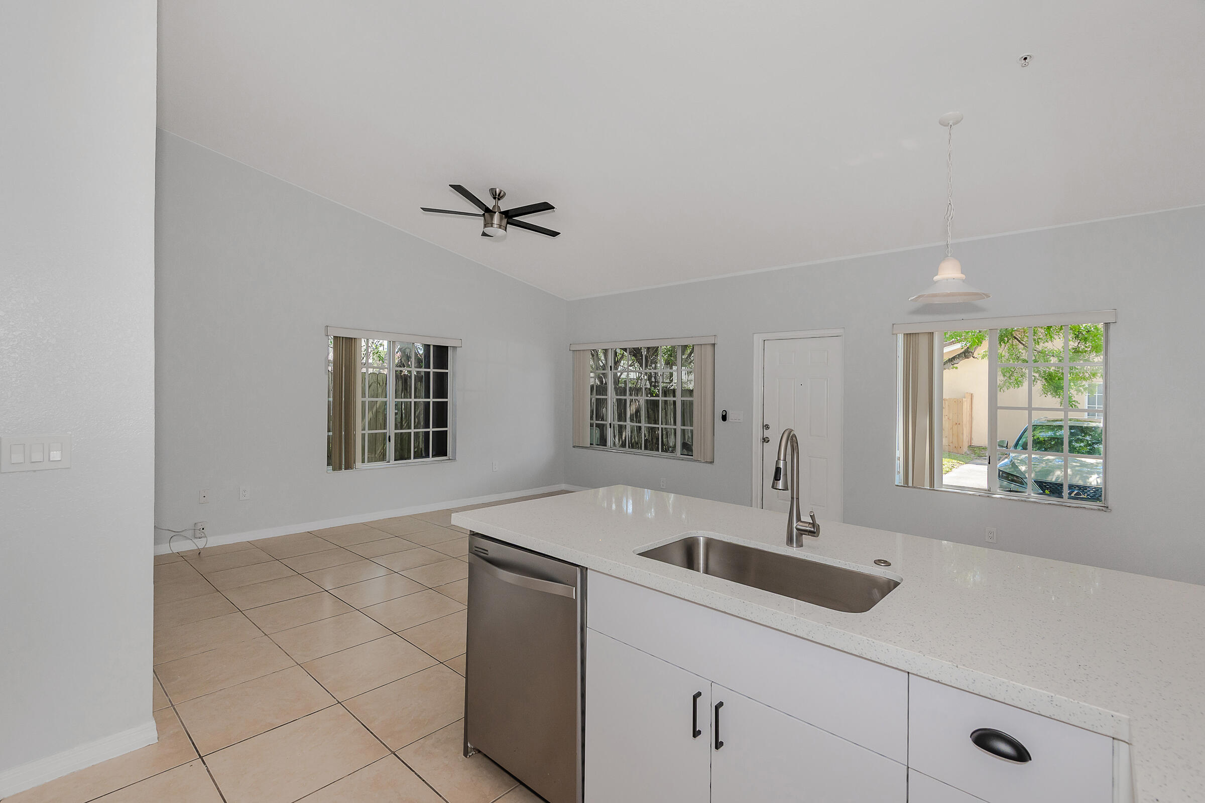 HOLLYWOOD RIDGE FARMS 2-16 MISC - Residential Lease