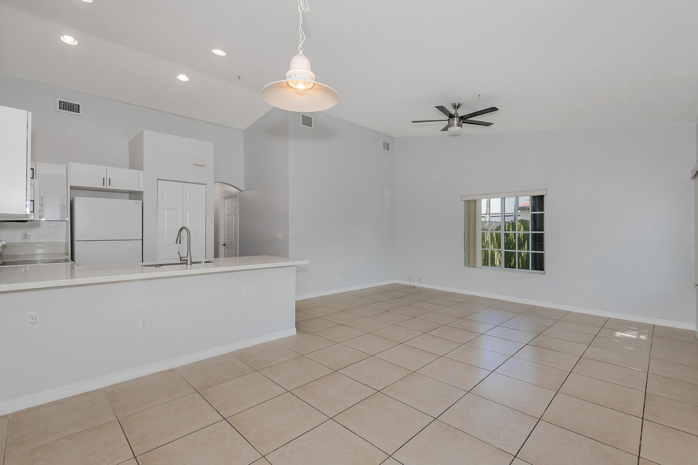 HOLLYWOOD RIDGE FARMS 2-16 MISC - Residential Lease