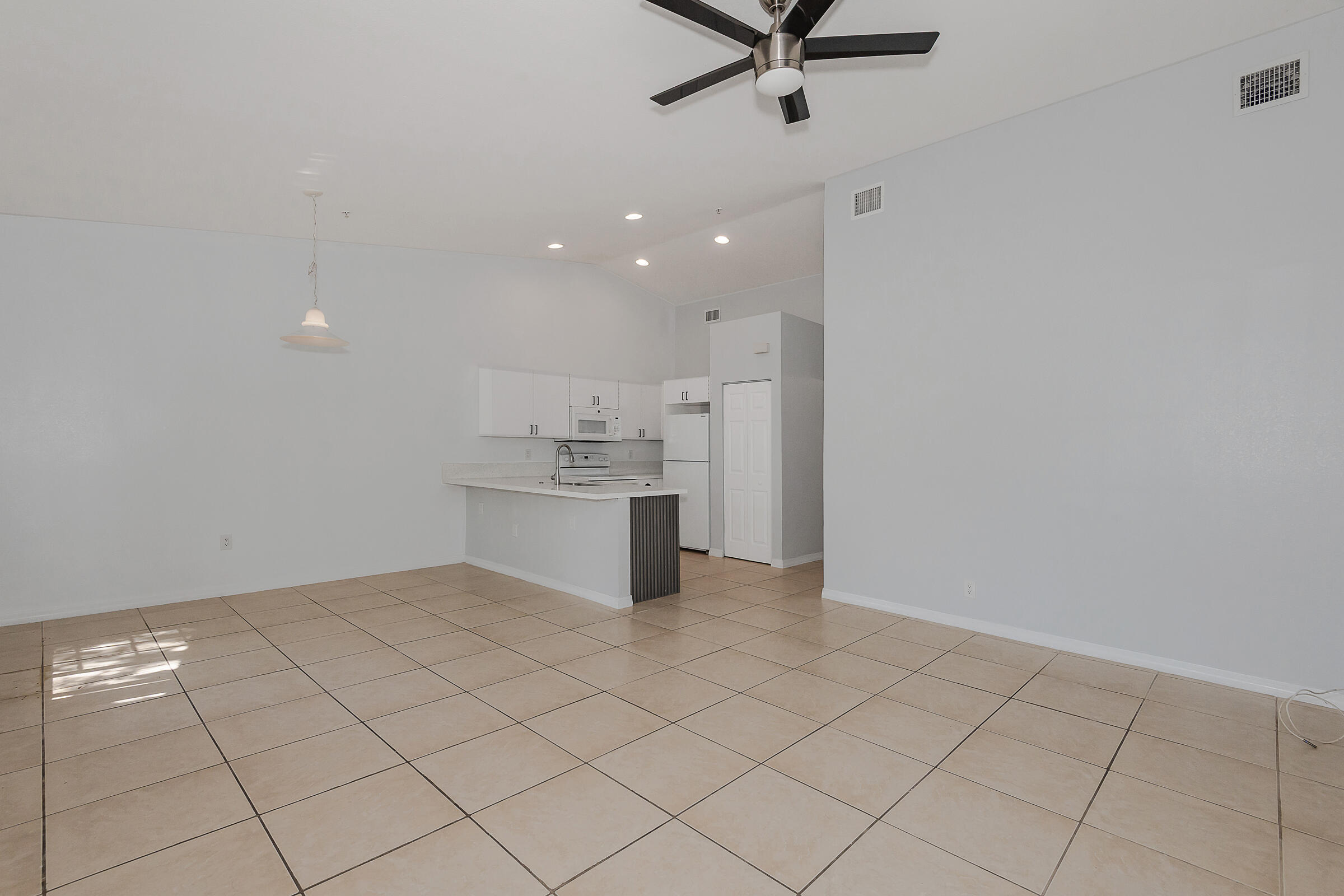 HOLLYWOOD RIDGE FARMS 2-16 MISC - Residential Lease