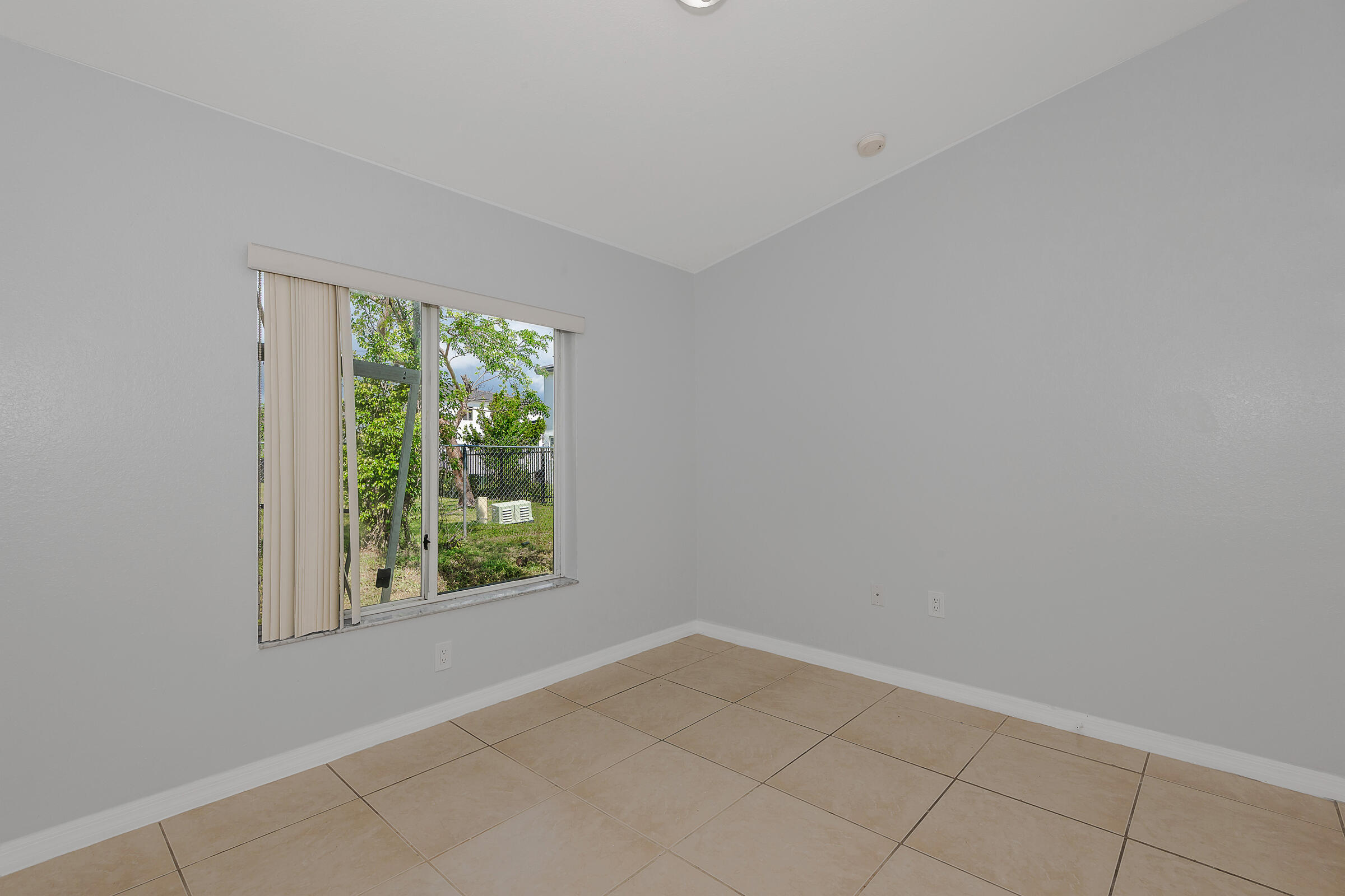 HOLLYWOOD RIDGE FARMS 2-16 MISC - Residential Lease