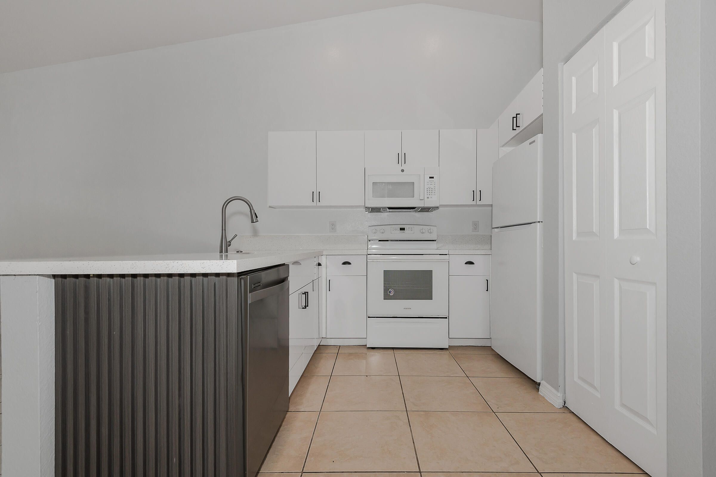 HOLLYWOOD RIDGE FARMS 2-16 MISC - Residential Lease