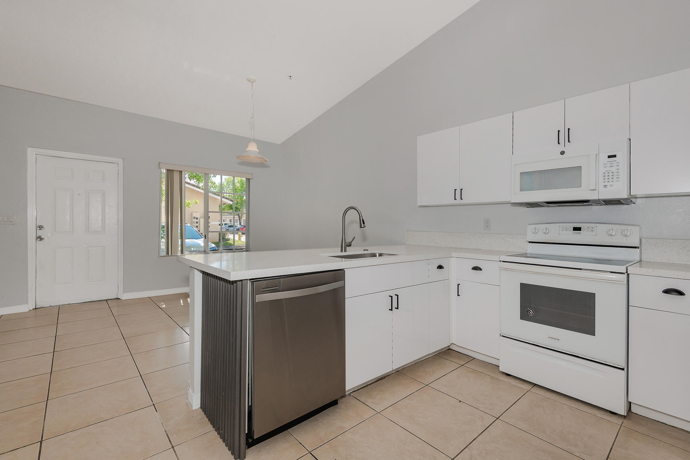 HOLLYWOOD RIDGE FARMS 2-16 MISC - Residential Lease