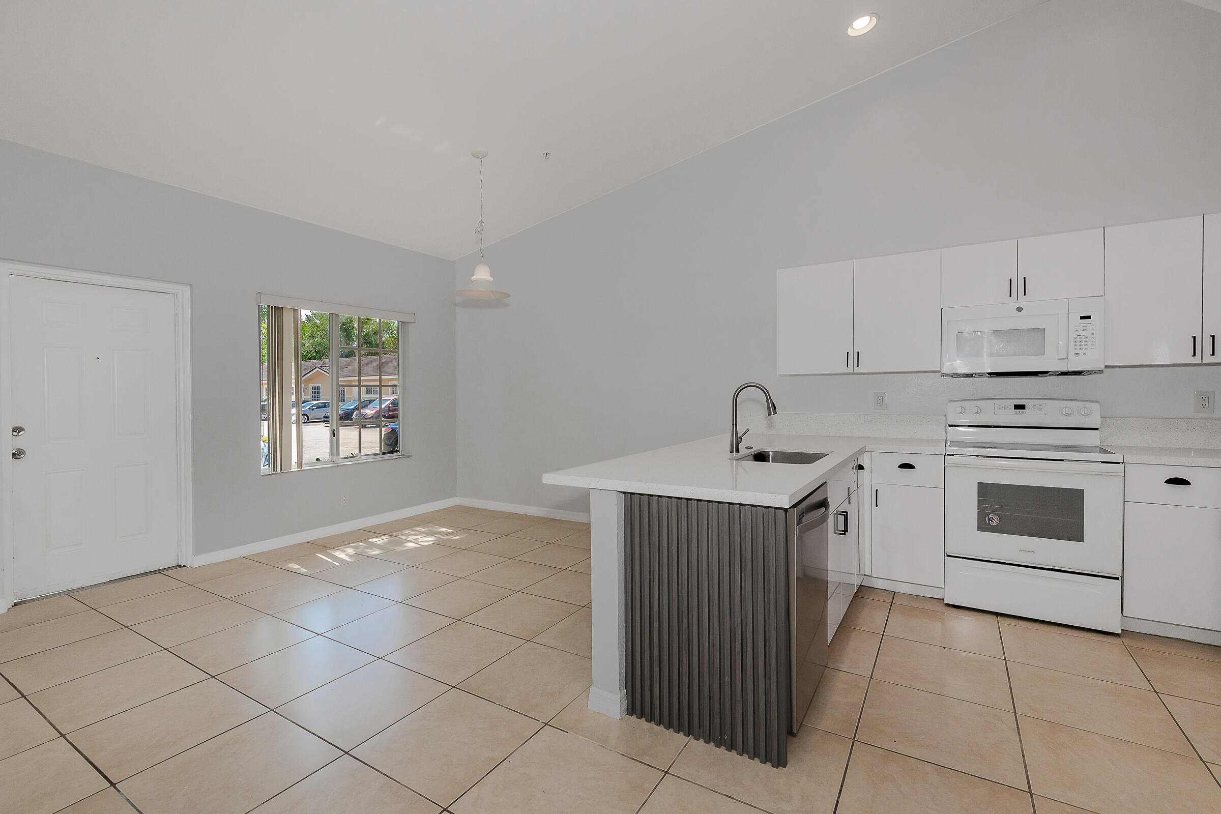 HOLLYWOOD RIDGE FARMS 2-16 MISC - Residential Lease