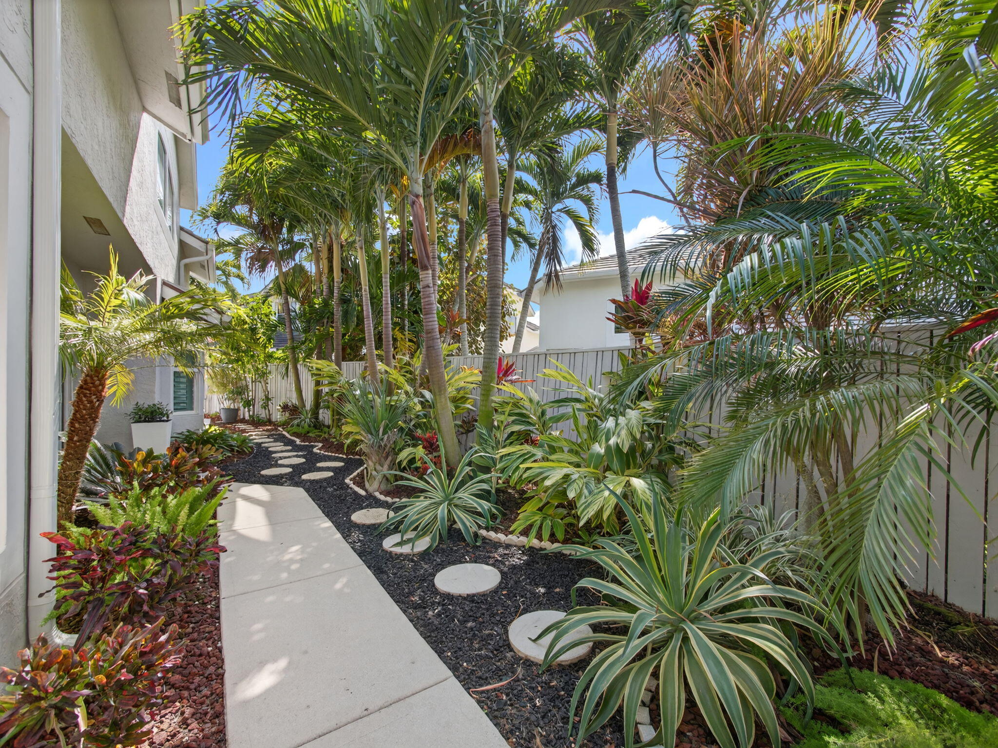 Sea Colony - The Lakes - Residential