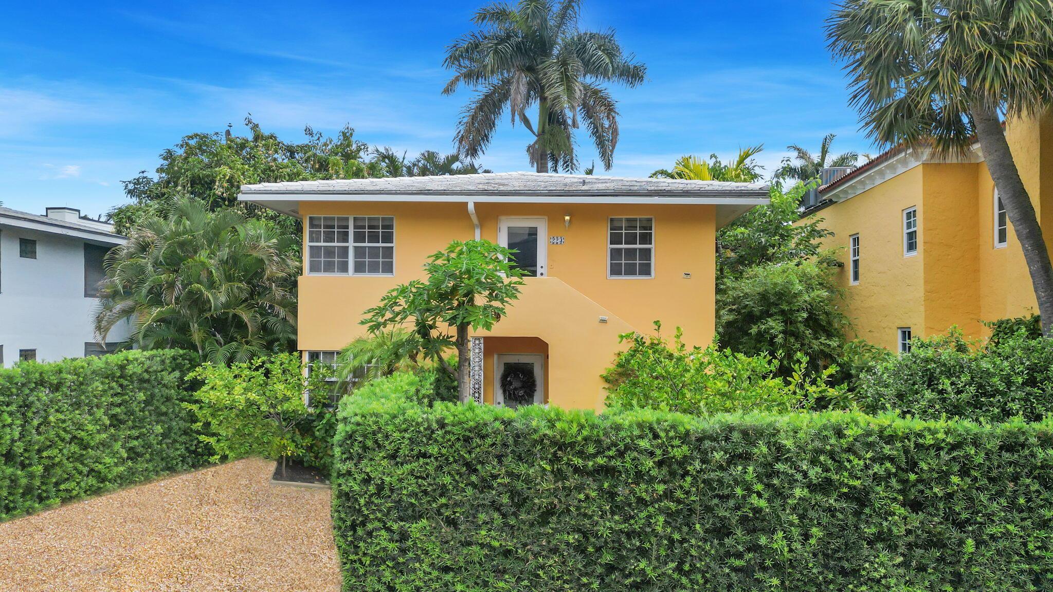 Conveniently located within walking distance to the beach, lake trail, and some of the finest shopping and dining on the Island. This 2 bedroom, 1 bathroom unit is located on the second floor of the duplex. Washer and Dryer on the ground level, shared with one other tenant. Street parking only. Within walking distance to everyday conveniences such as Publix, Green's Pharmacy, Amici Market, and numerous financial institutions.