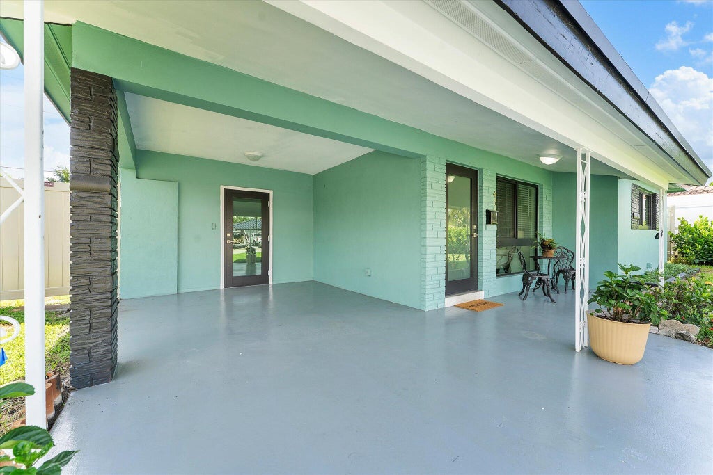 Photo of 4550 NE 2nd Avenue, Oakland Park, FL 33334 (MLS # B26040195)