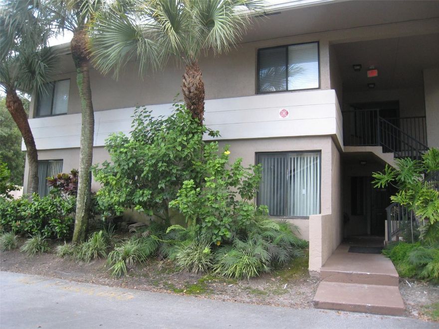 TENANT OCCUPIED with monthly lease. PLEASE TEXT LISTING AGENT FOR SHOWING APPOINTMENTS, requires 24 hours' notice. Ground-level end unit with huge living area, located in the heart of Coral Springs. The master bedroom has a walk-in closet and an Ensuite bathroom. This home combines comfort and convenience with top-rated schools, shopping, dining, and major highways nearby. Perfect for owners seeking strong long-term value.