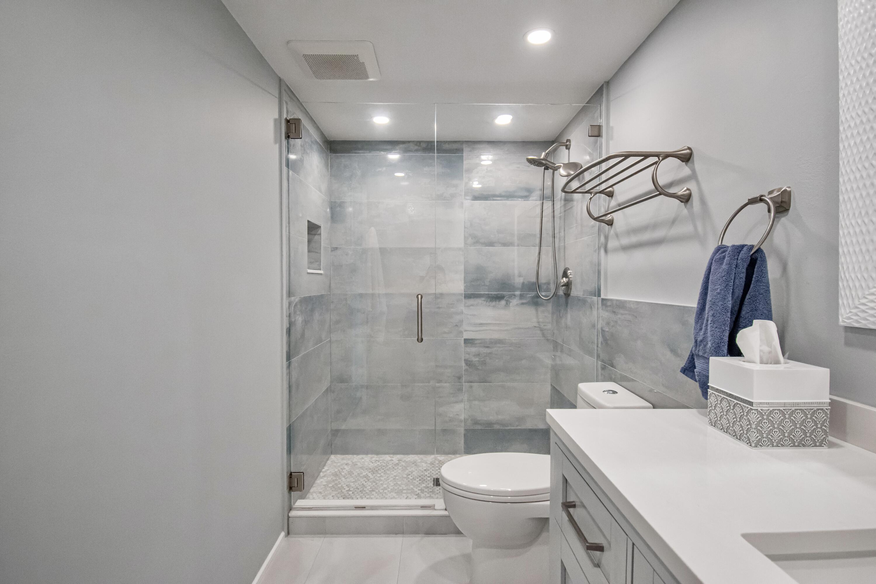 LAKESHORE COLONY I CONDO - Residential