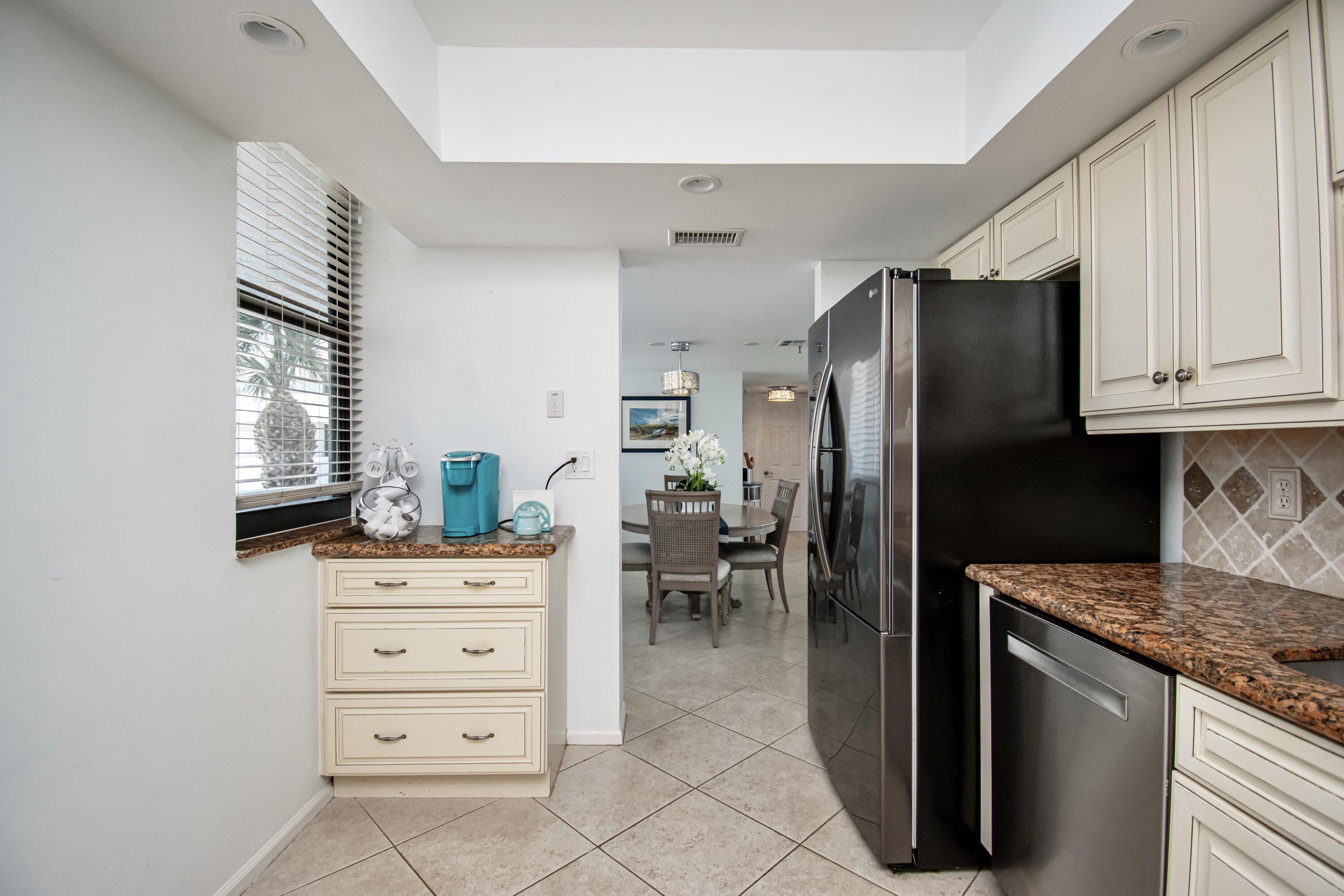 LAKESHORE COLONY I CONDO - Residential