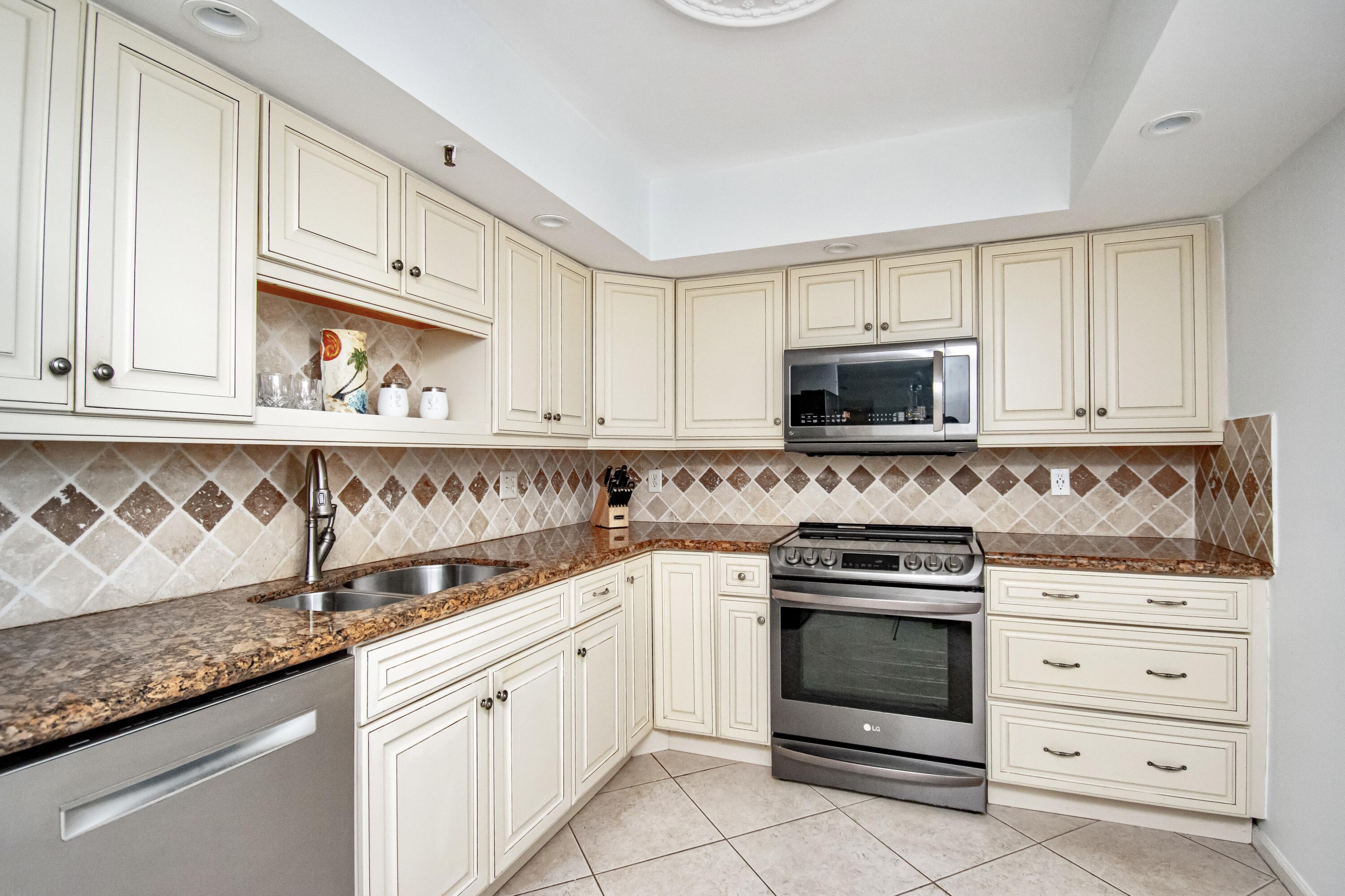 LAKESHORE COLONY I CONDO - Residential