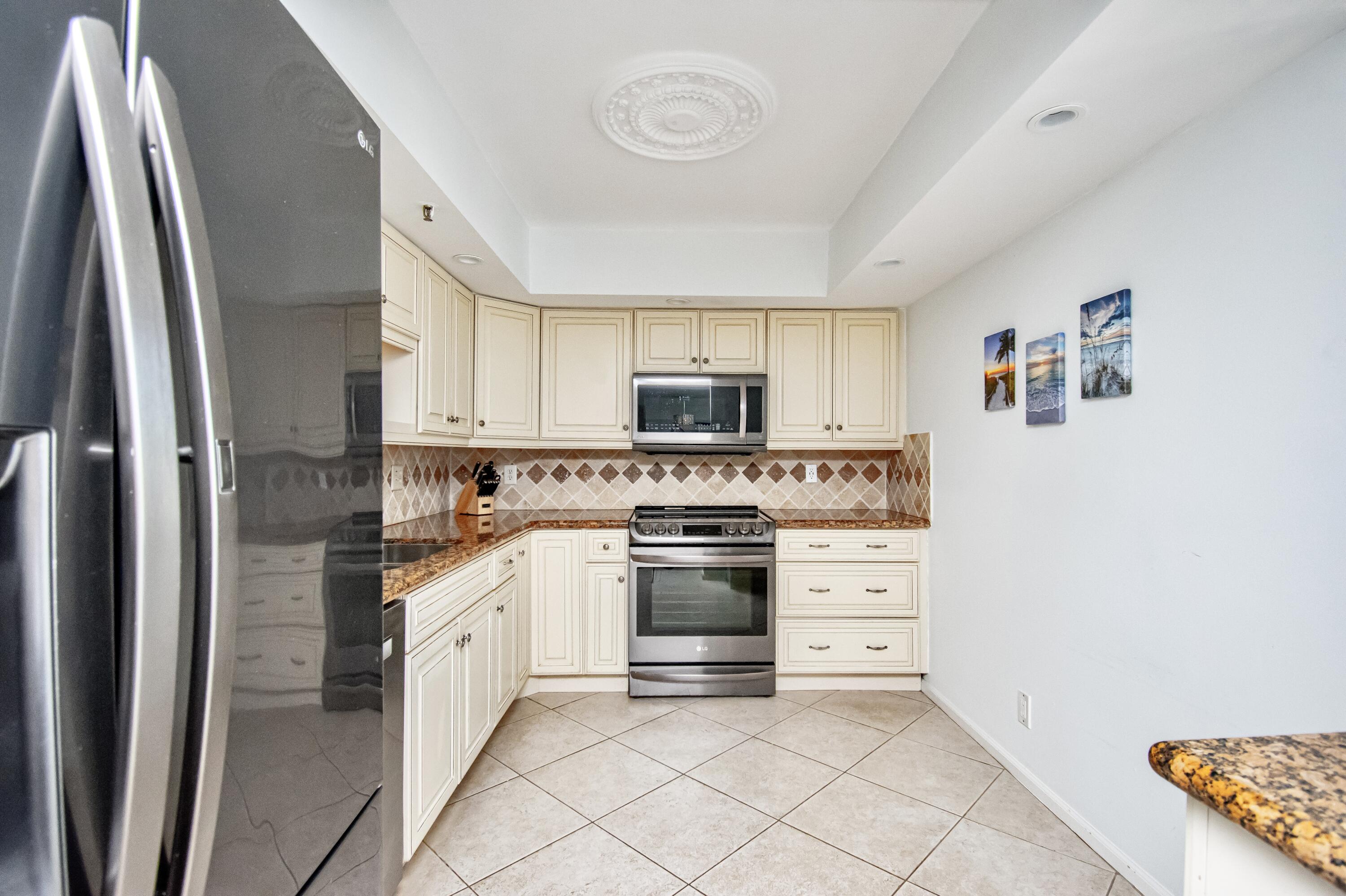 LAKESHORE COLONY I CONDO - Residential