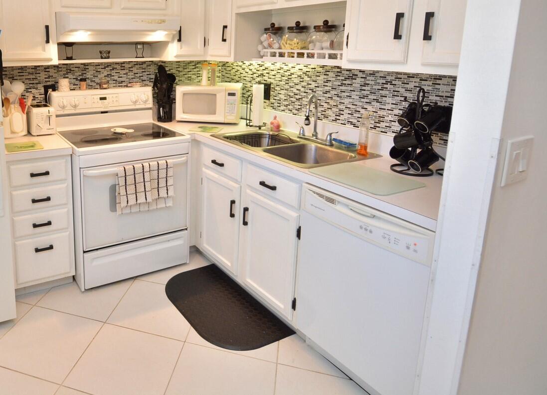 VISTA DEL LAGO CONDO - Residential