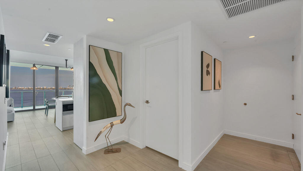 3131 NE 7th Avenue Unit 2206