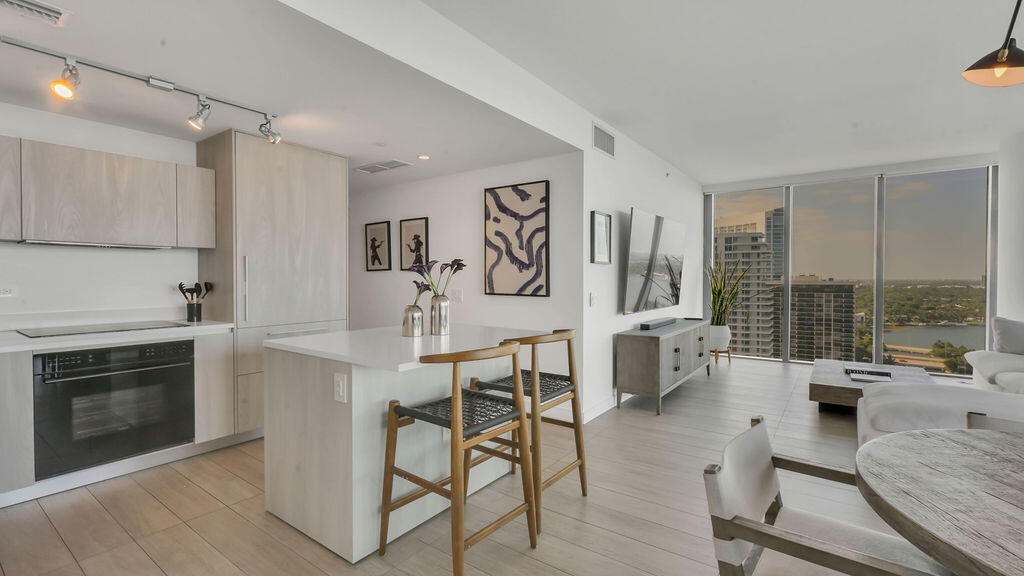 3131 NE 7th Avenue Unit 2206