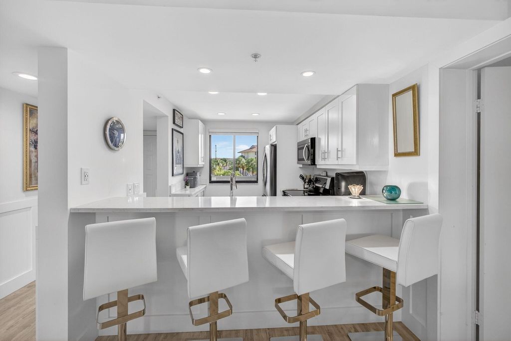 Photo of 1901 Marina Isle Way #304, Jupiter, FL 33477 (MLS # R11163108)