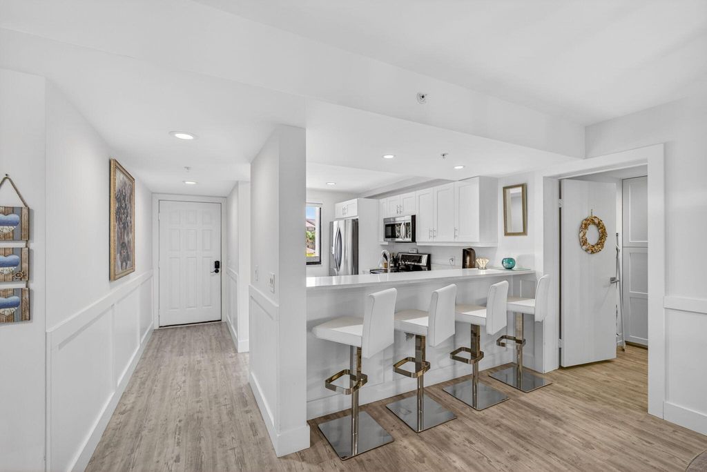 Photo of 1901 Marina Isle Way #304, Jupiter, FL 33477 (MLS # R11163108)