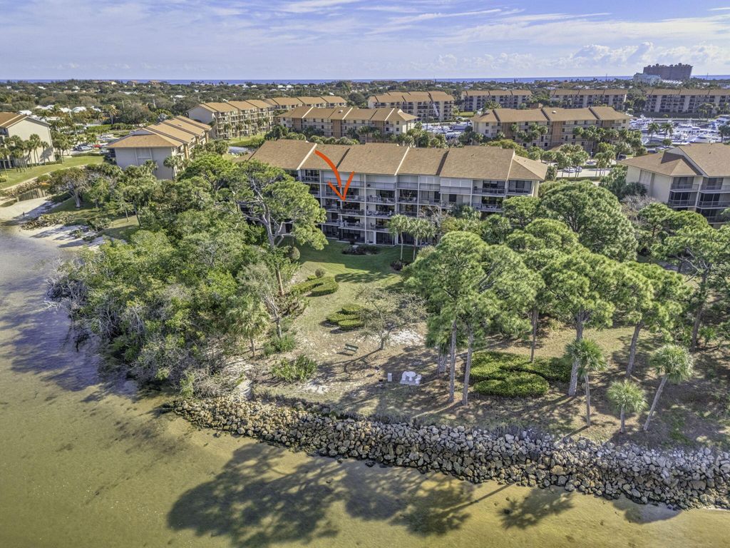 Photo of 1901 Marina Isle Way #304, Jupiter, FL 33477 (MLS # R11163108)