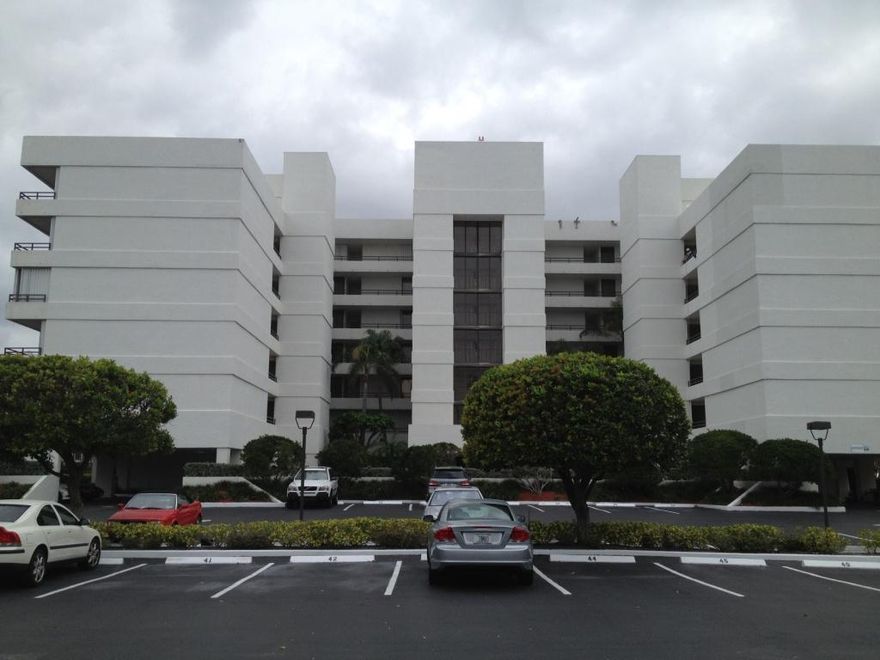 DIRECT INTRACOASTAL VIEWS FROM THIS 2 BEDROOM/2 BATH READY FOR SEASONAL RENTAL. LARGE BALCONY, DOOR PERSON, FITNESS, WASHER/DRYER IN UNIT. great building with beach access, pool, gym, media room, sauna, and much more.