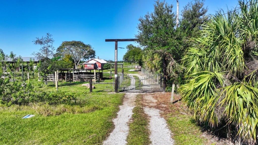 Photo of 7230 77th Street, Vero Beach, FL 32967 (MLS # B26037273)