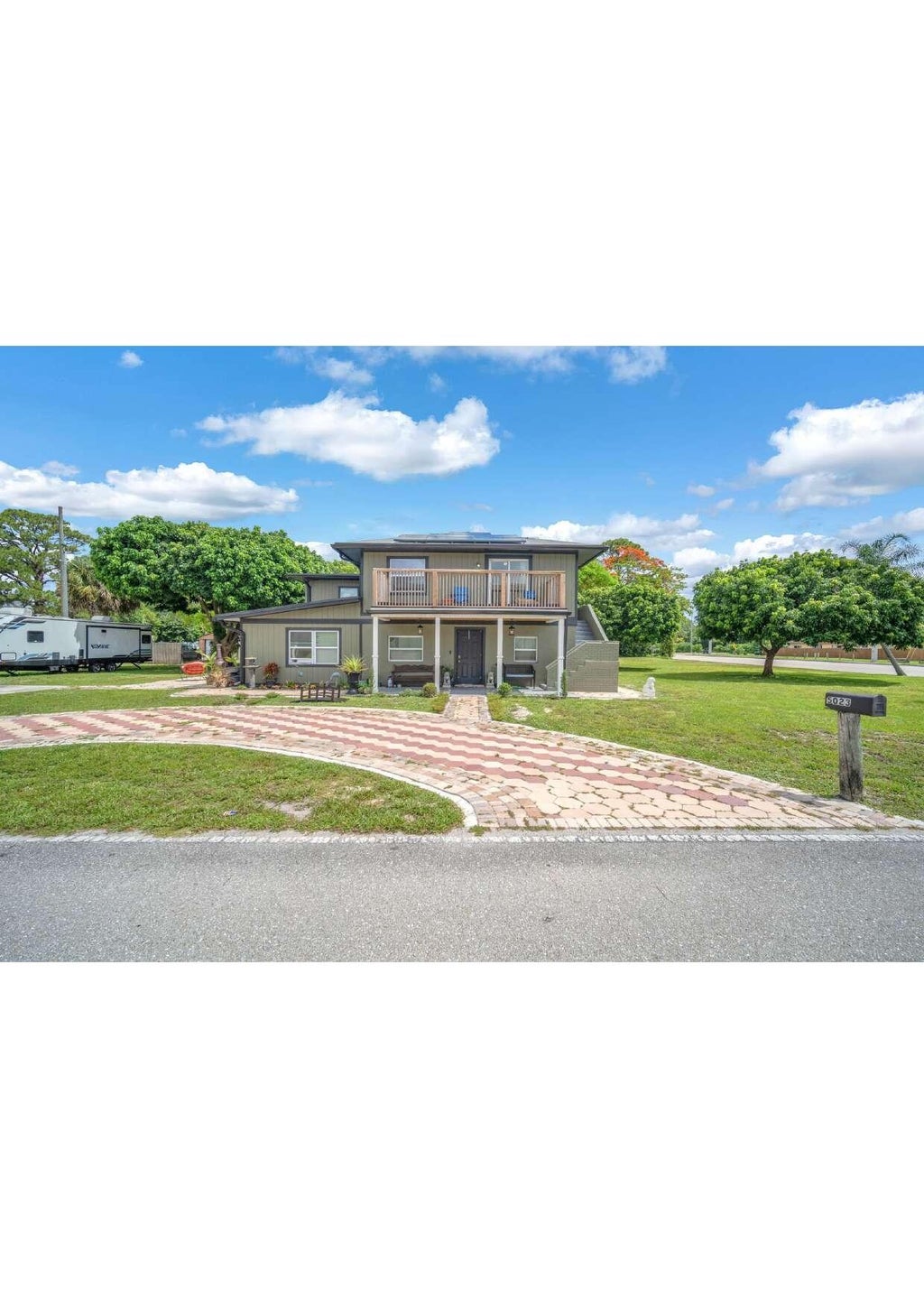 Photo of 5023 Club Road, Haverhill, FL 33415 (MLS # B26036560)