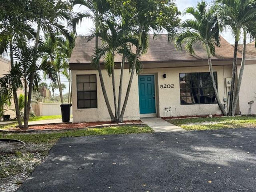 Photo of 5202 Nutmeg Drive, Palm Beach Gardens, FL 33418 (MLS # R11003630)