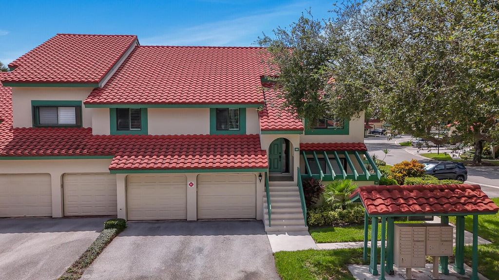 Photo of 9 Lexington Lane E #H, Palm Beach Gardens, FL 33418 (MLS # R11126994)