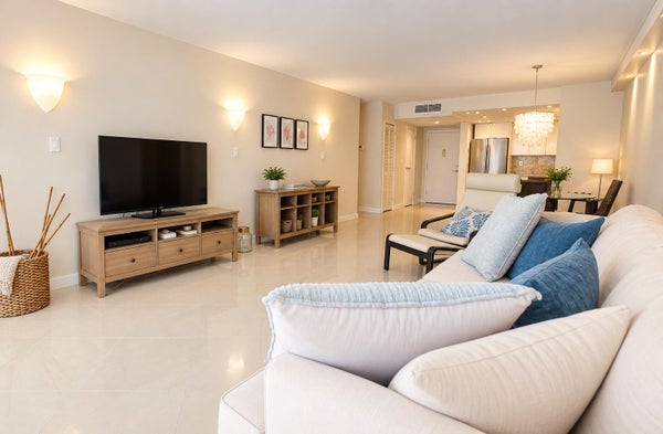 800 PARKVIEW DR APT 317, HALLANDALE BEACH, FL 33009 - Image a8cd25ae08f2dcf4a2393a3d6a053b4c/1957636247