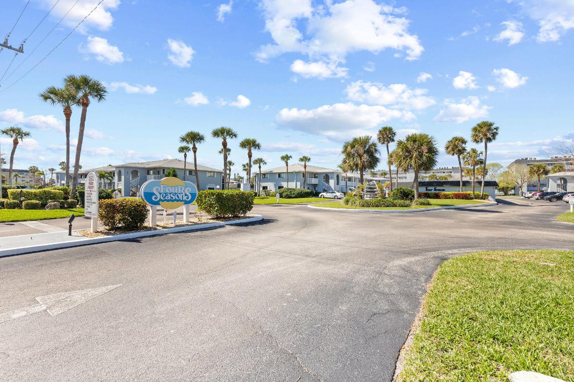 THE FOUR SEASONS CONDO PH V - Residential