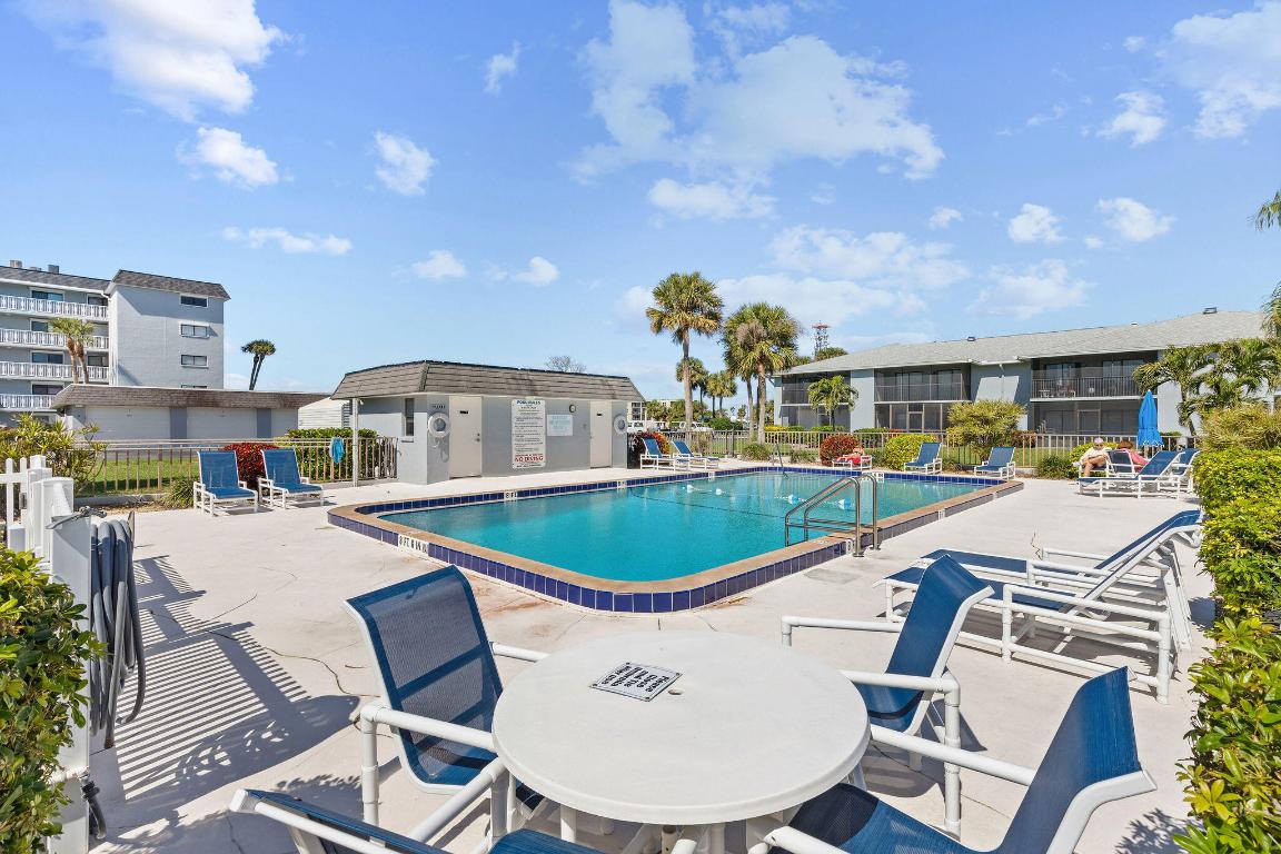 THE FOUR SEASONS CONDO PH V - Residential