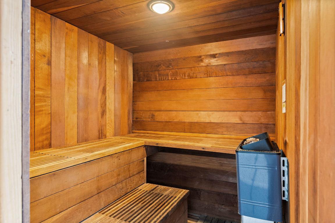 THE FOUR SEASONS CONDO PH V - Residential