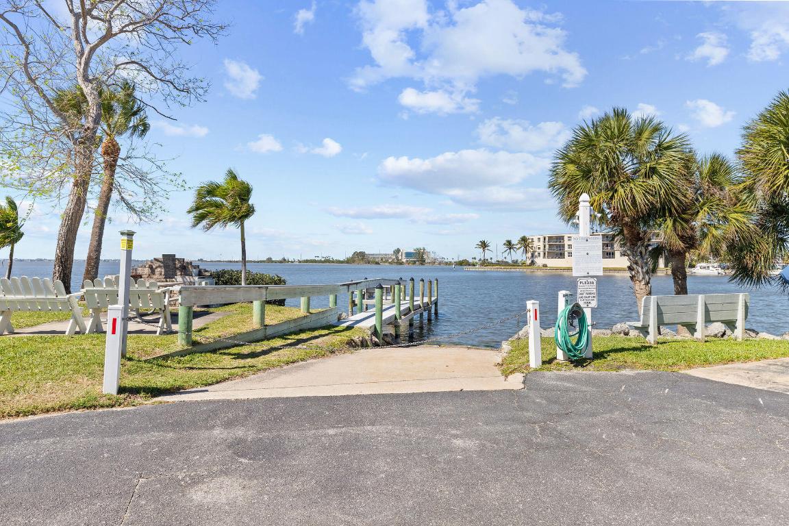 THE FOUR SEASONS CONDO PH V - Residential