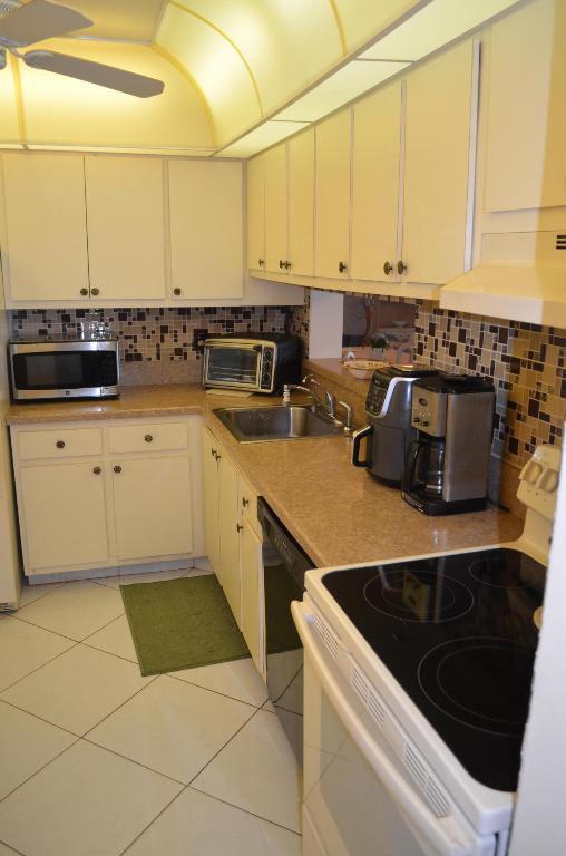 PALMETTO CONDOMINIUM AT LAS VERDES - Residential