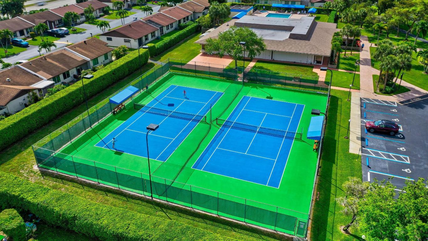 PALMETTO CONDOMINIUM AT LAS VERDES - Residential