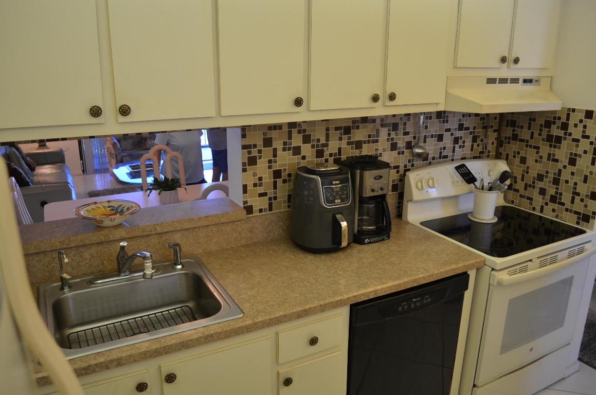 PALMETTO CONDOMINIUM AT LAS VERDES - Residential