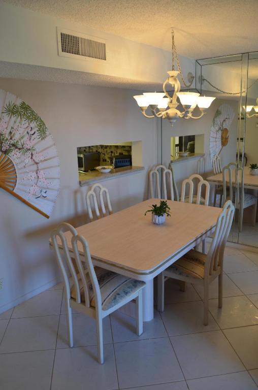 PALMETTO CONDOMINIUM AT LAS VERDES - Residential