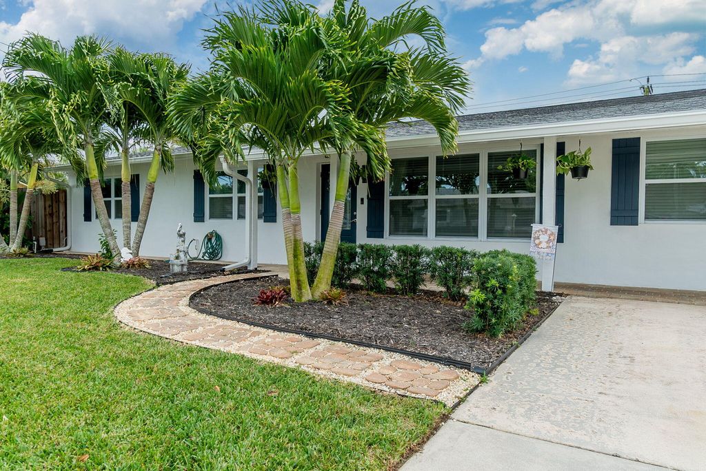 Photo of 224 River Terrace Drive, Jupiter, FL 33469 (MLS # R10887327)