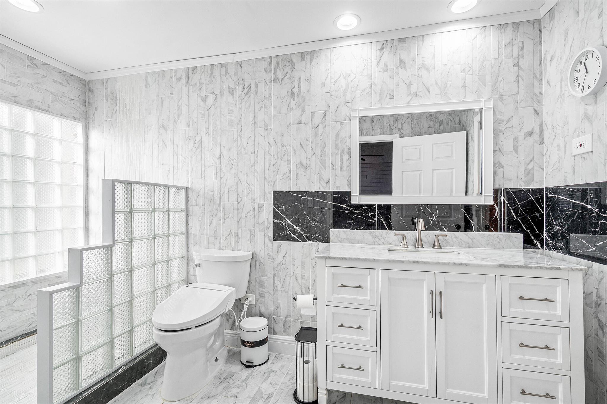 VILLAS OF MONTEREY AT IND - Residential