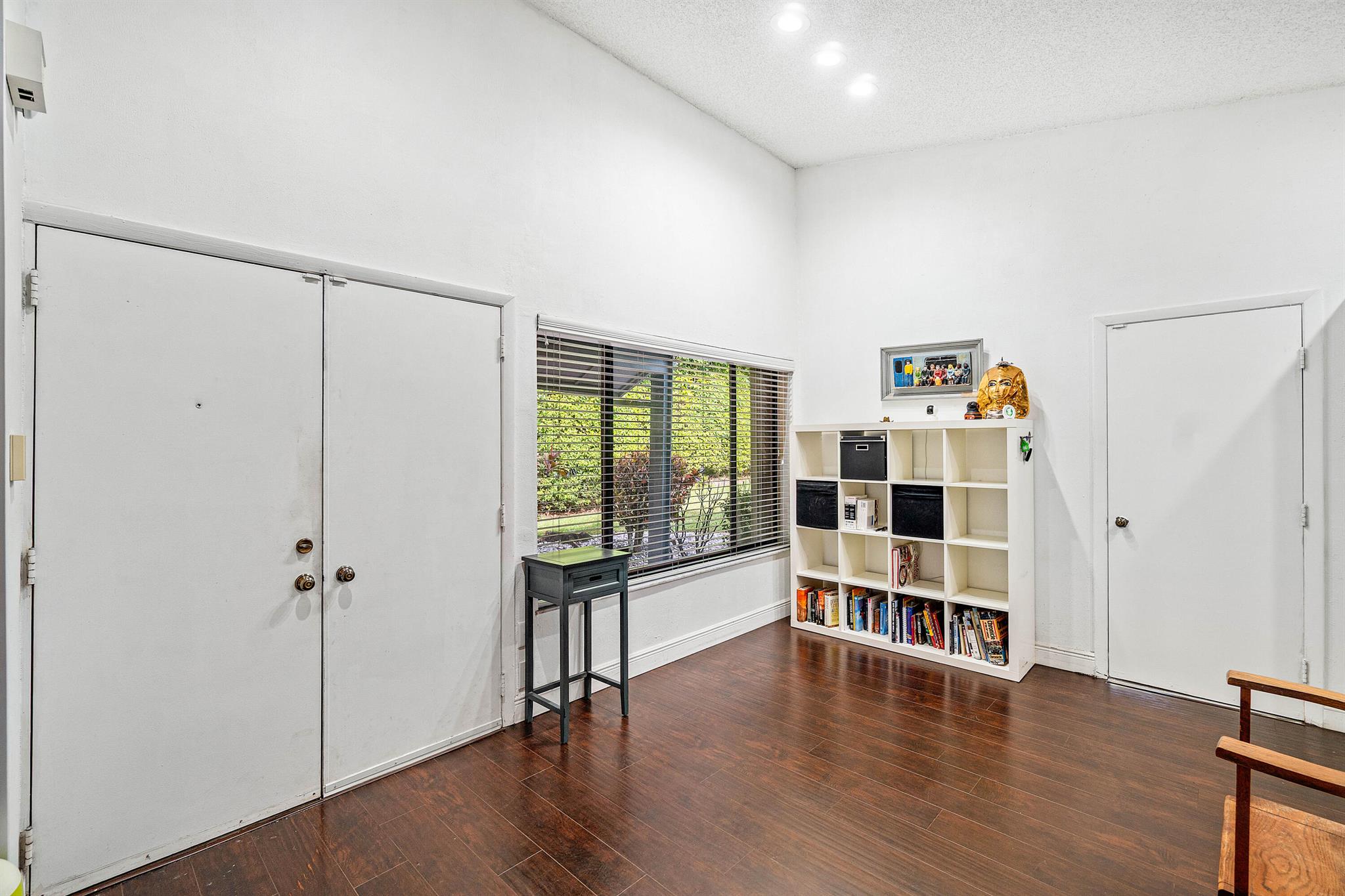 VILLAS OF MONTEREY AT IND - Residential