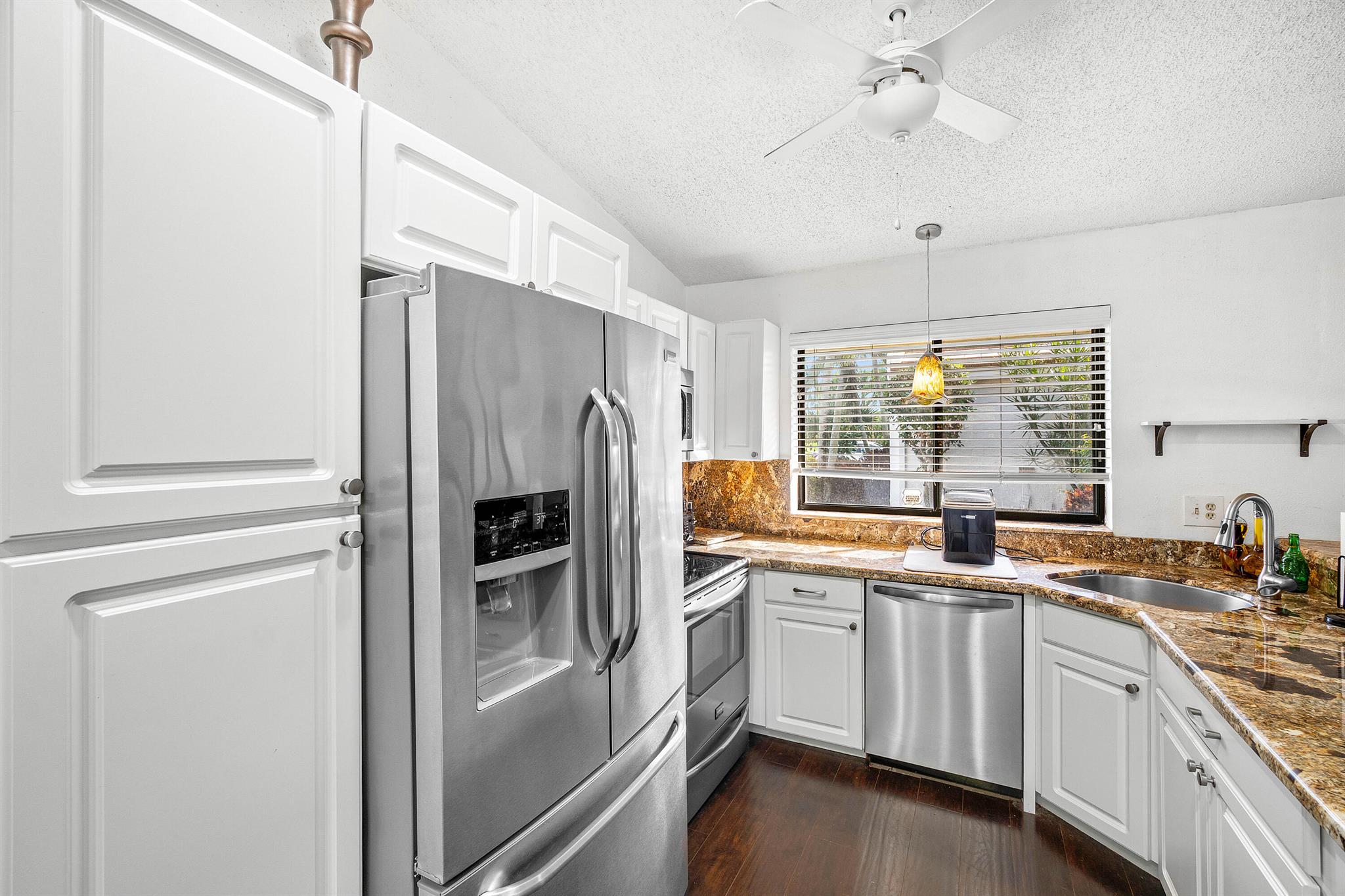 VILLAS OF MONTEREY AT IND - Residential