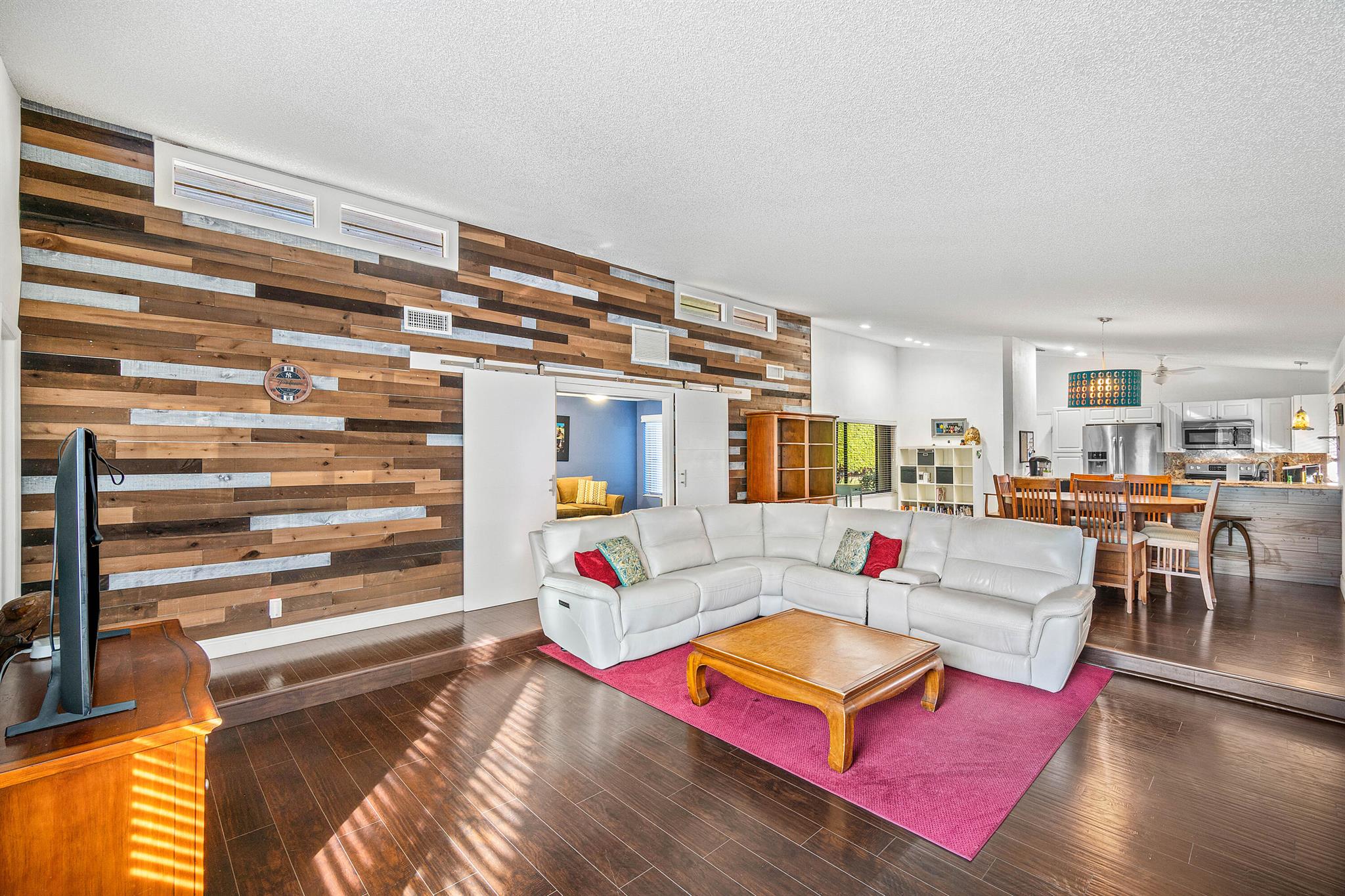 VILLAS OF MONTEREY AT IND - Residential