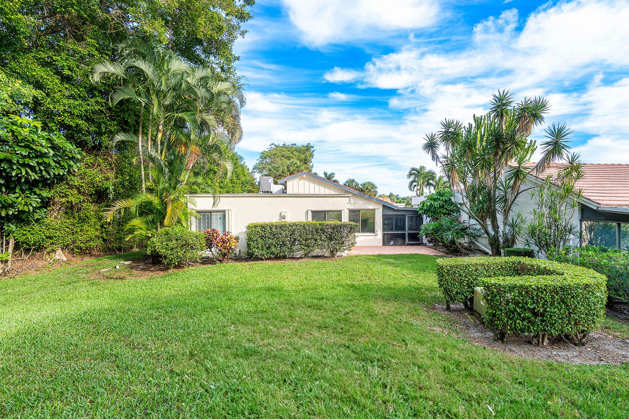 VILLAS OF MONTEREY AT IND - Residential