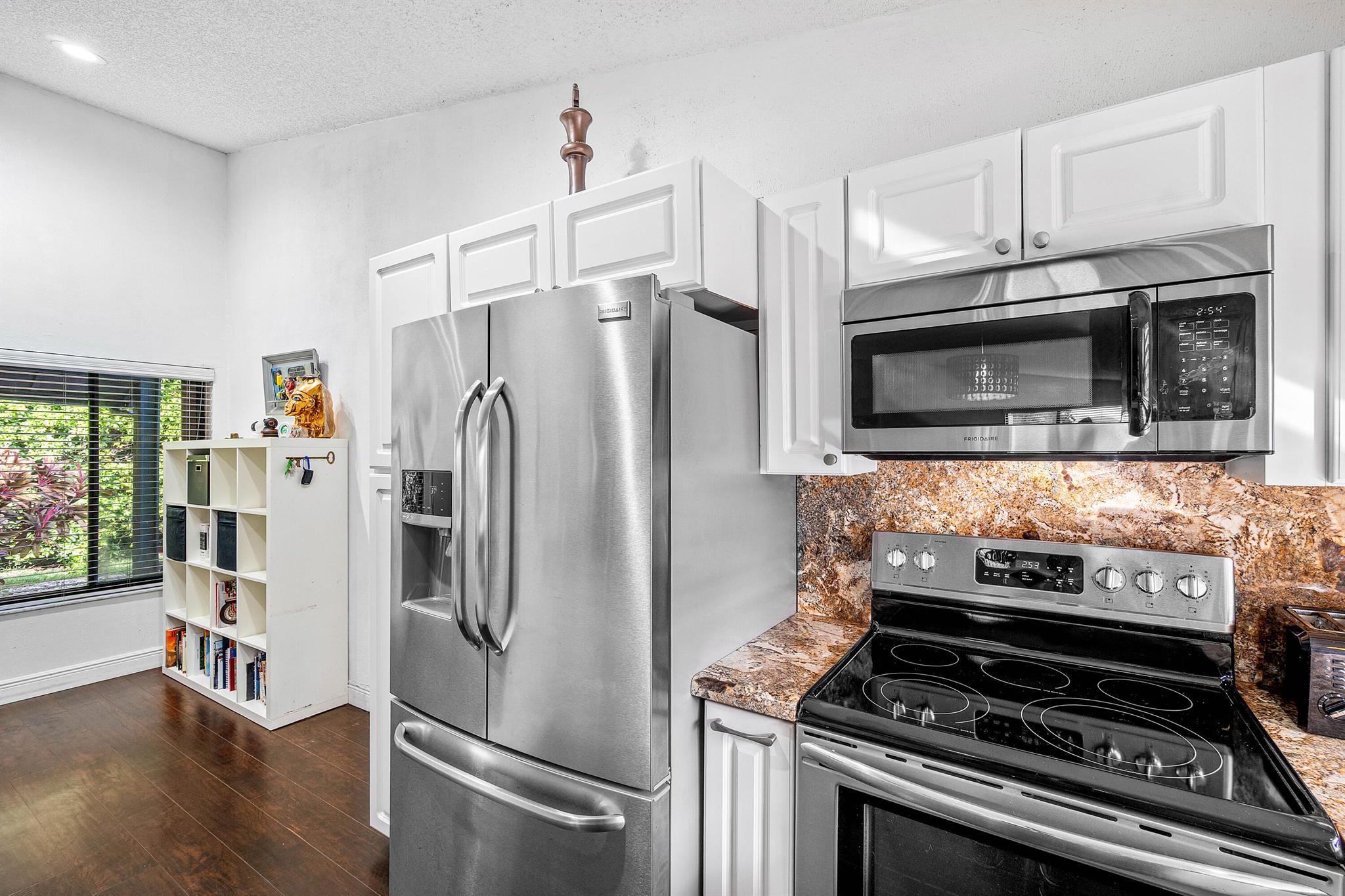 VILLAS OF MONTEREY AT IND - Residential