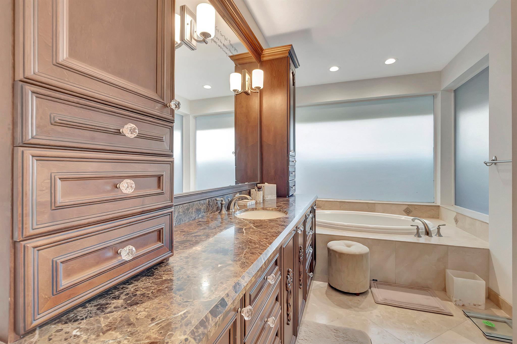 DEVON PLACE - Residential