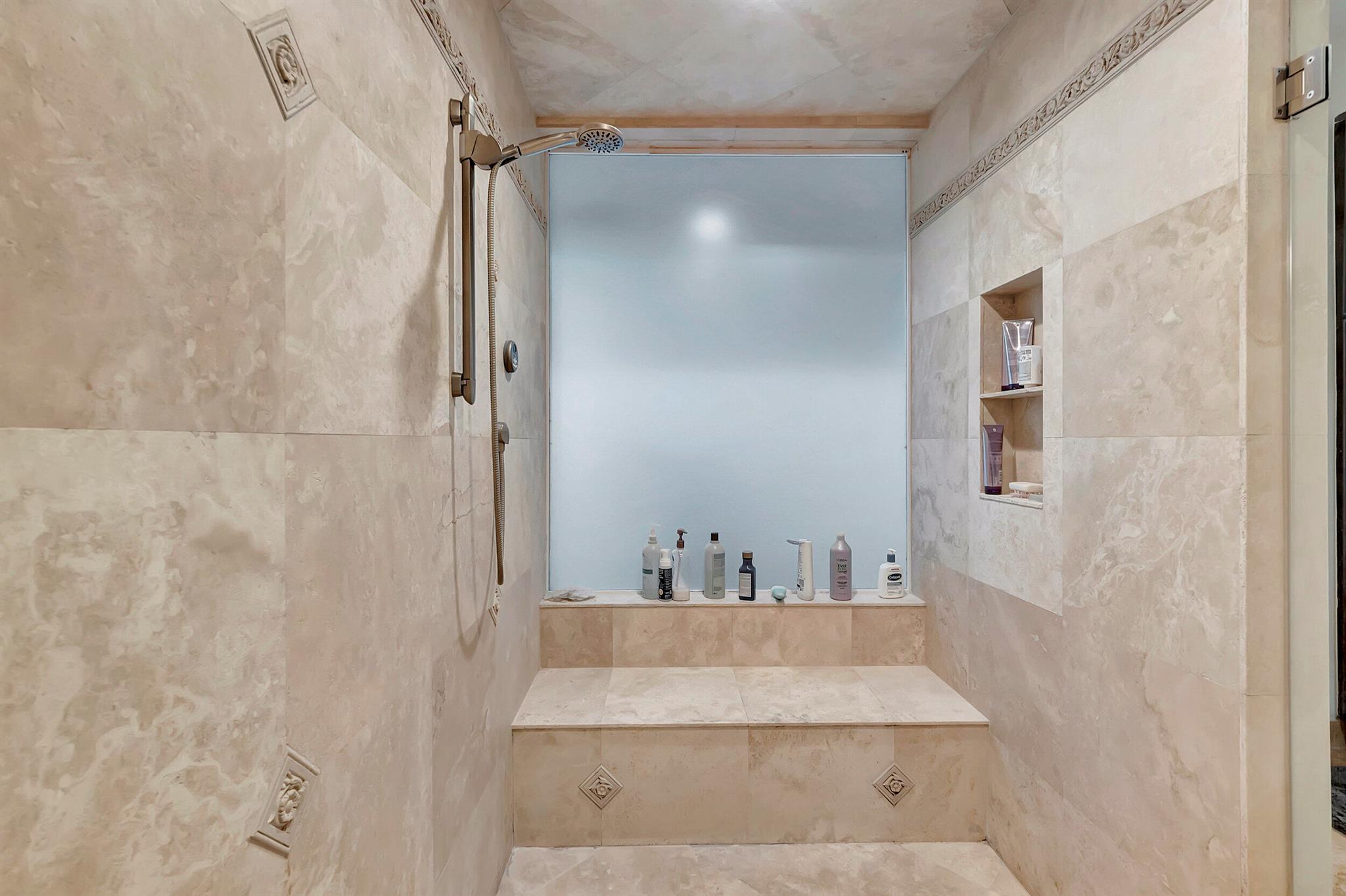 DEVON PLACE - Residential