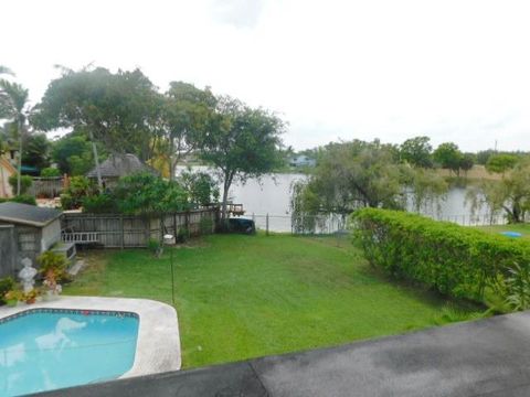 Single Family Residence in Cooper City FL 4911 101st Ave Ave 5.jpg