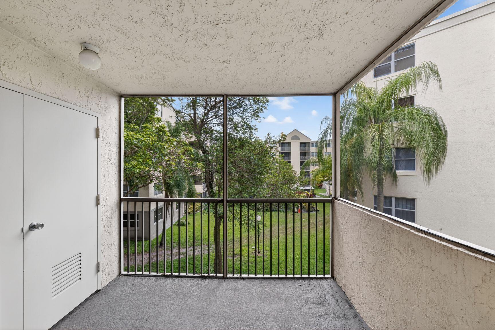LAS VISTAS AT DORAL CONDO - Residential