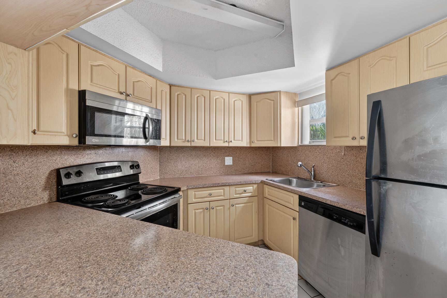 LAS VISTAS AT DORAL CONDO - Residential