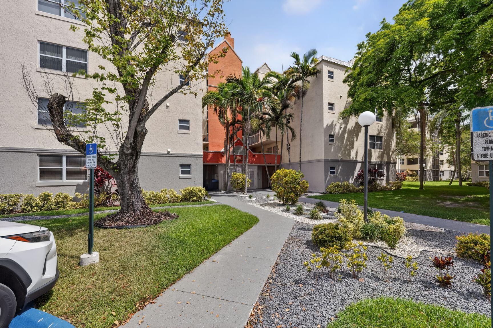 LAS VISTAS AT DORAL CONDO - Residential