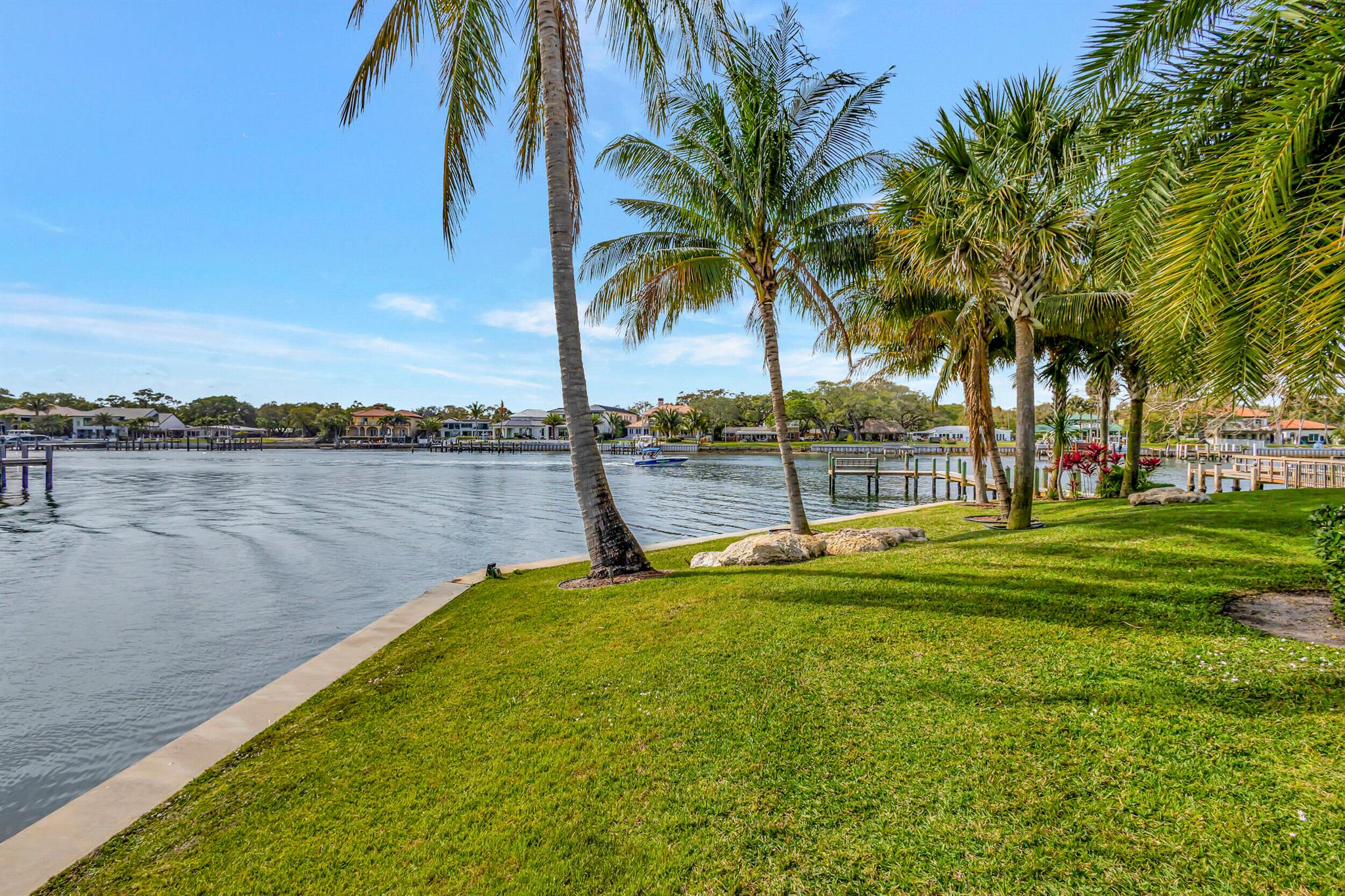 JUNO ISLES PLAT NO 1 LOT - Residential