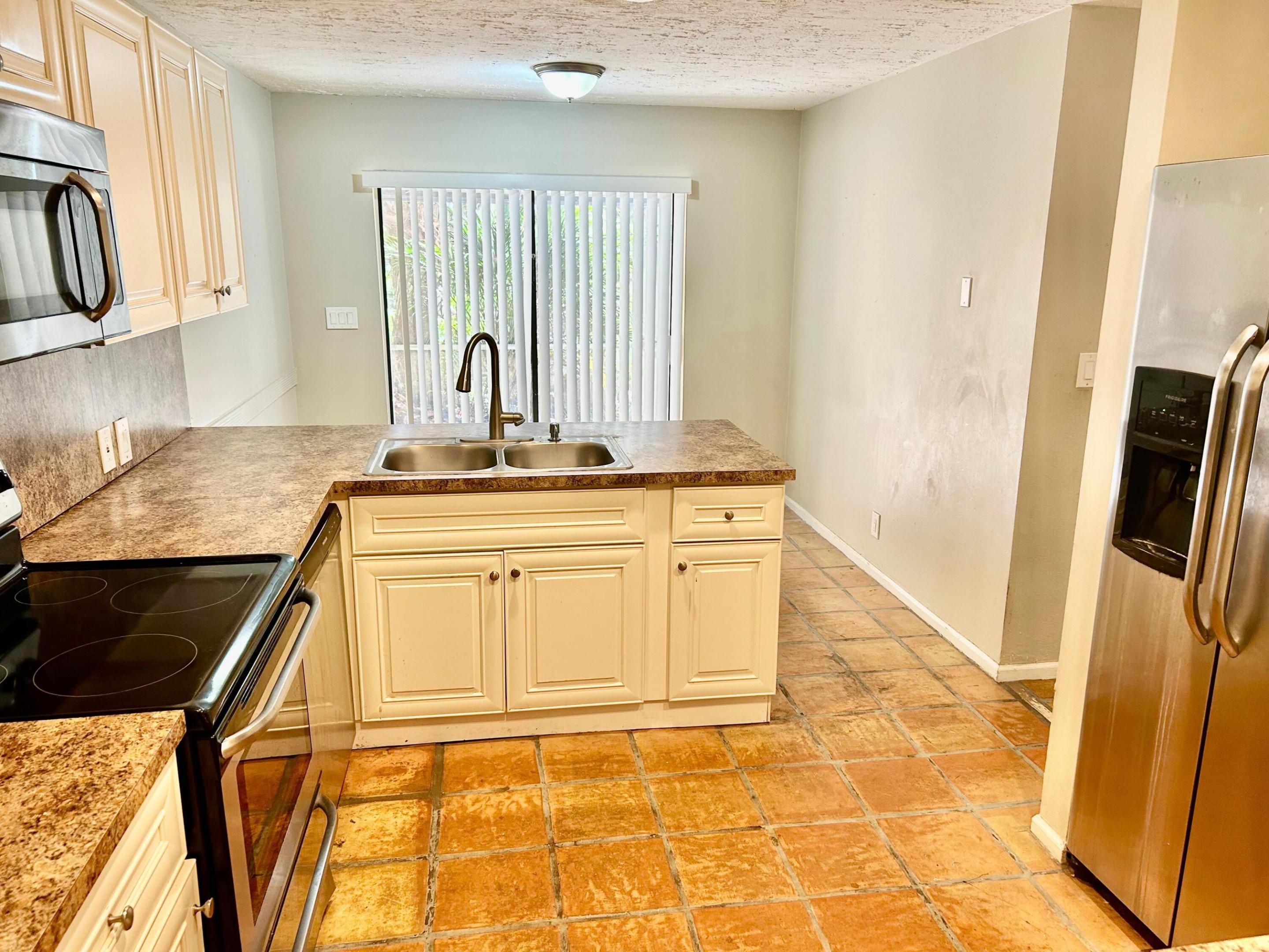 MERIDIANA AT BOCA POINTE I - Residential